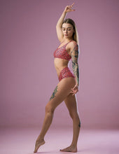 Cargar imagen en el visor de la galería, Pole Dance Shorts Hot Pants Leo KISS Dragonfly - 24/48 HRS