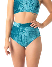 Cargar imagen en el visor de la galería, Pole Dance Short Lola Terciopelo Dragonfly 24/48 HRS