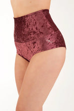 Cargar imagen en el visor de la galería, Shorts de cintura alta Betty Velvet Dragonfly