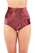 Cargar imagen en el visor de la galería, Shorts de cintura alta Betty Velvet Dragonfly
