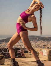 Cargar imagen en el visor de la galería, Shorts de cintura alta Betty Velvet Dragonfly
