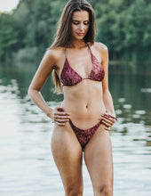Cargar imagen en el visor de la galería, Braguita bikini Sophie de terciopelo — Dragonfly