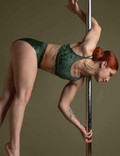 Cargar imagen en el visor de la galería, Pole Dance Short Lola Terciopelo Dragonfly