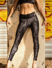 Cargar imagen en el visor de la galería, Leggings Adriana terciopelo Dragonfly