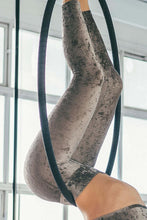 Cargar imagen en el visor de la galería, Leggings Adriana terciopelo Dragonfly