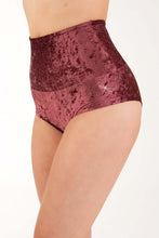 Cargar imagen en el visor de la galería, Shorts de cintura alta Betty Velvet Dragonfly