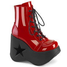 Load image into Gallery viewer, Botines Demonia DYNAMITE-106 Rojo Pat