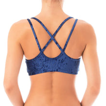 Cargar imagen en el visor de la galería, Top Nicole Velvet Dragonfly Terciopelo 24/48 HRS