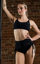 Load image into Gallery viewer, Shorts Emma Dragonfly negro — vista frontal
