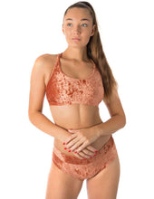 Cargar imagen en el visor de la galería, Top Nicole Velvet Dragonfly
