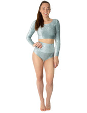Cargar imagen en el visor de la galería, Shorts de cintura alta Betty Velvet Dragonfly
