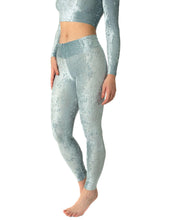 Cargar imagen en el visor de la galería, Leggings Adriana terciopelo Dragonfly
