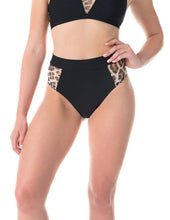 Cargar imagen en el visor de la galería, Shorts Molly malla Dragonfly
