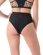 Cargar imagen en el visor de la galería, Shorts Molly malla Dragonfly
