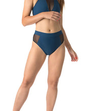 Cargar imagen en el visor de la galería, Shorts Molly malla Dragonfly

