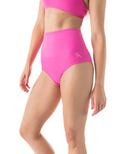 Cargar imagen en el visor de la galería, Shorts de cintura alta Betty Dragonfly

