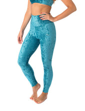 Load image into Gallery viewer, Velvet leggings Adele | Sametové legíny s vysokým pasem | Color: purple velvet | Yoga Leggings | Dragonfly Pole Wear and Bikram Hot Yoga Clothes
