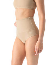 Cargar imagen en el visor de la galería, Shorts de cintura alta Betty Dragonfly
