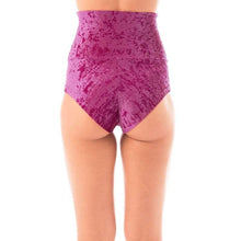 Cargar imagen en el visor de la galería, Shorts de cintura alta Betty Velvet Dragonfly

