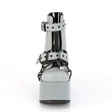 Carregar imagem no visualizador da galeria, Botines Demonia CAMEL-205 Grey Reflective Piel vegana
