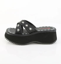 Load image into Gallery viewer, Sandalias Demonia FLIP-05 Negro Piel vegana
