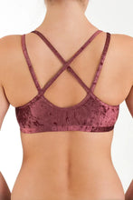 Cargar imagen en el visor de la galería, Top Nicole Velvet Dragonfly Terciopelo 24/48 HRS
