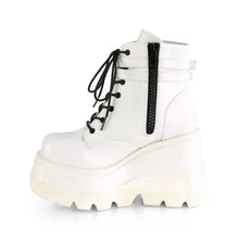 Carregar imagem no visualizador da galeria, Botines Demonia SHAKER-52 Blanco Piel vegana
